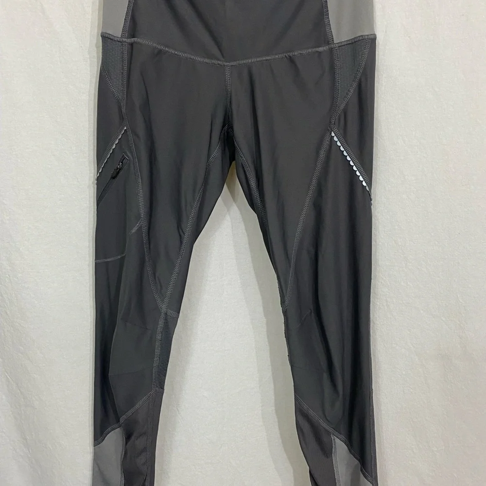 Cute grey leggings. - Picture 4 of 4